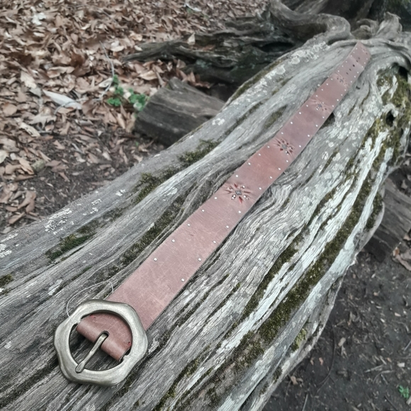 Genuine Leather Belt Metal Studs  Embellished Distressed Cut Out Sunflower 31-34 - Picture 5 of 16